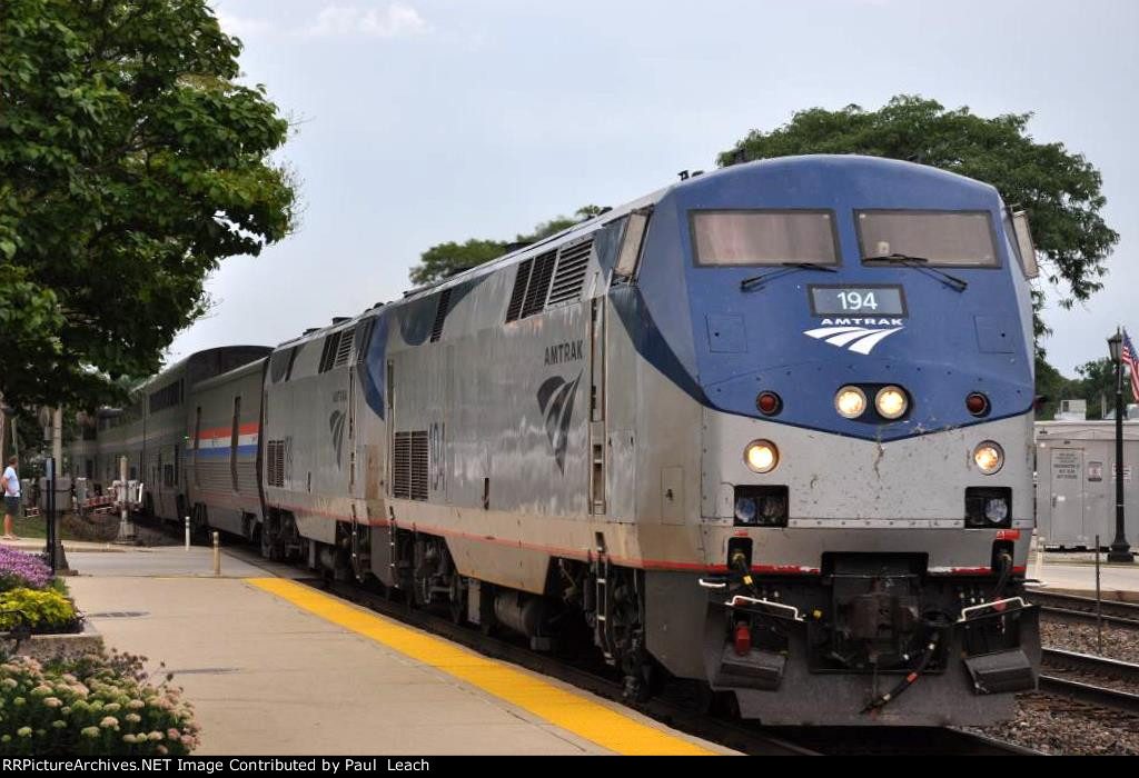 Eastbound "Southwest Chief" rolls though the station